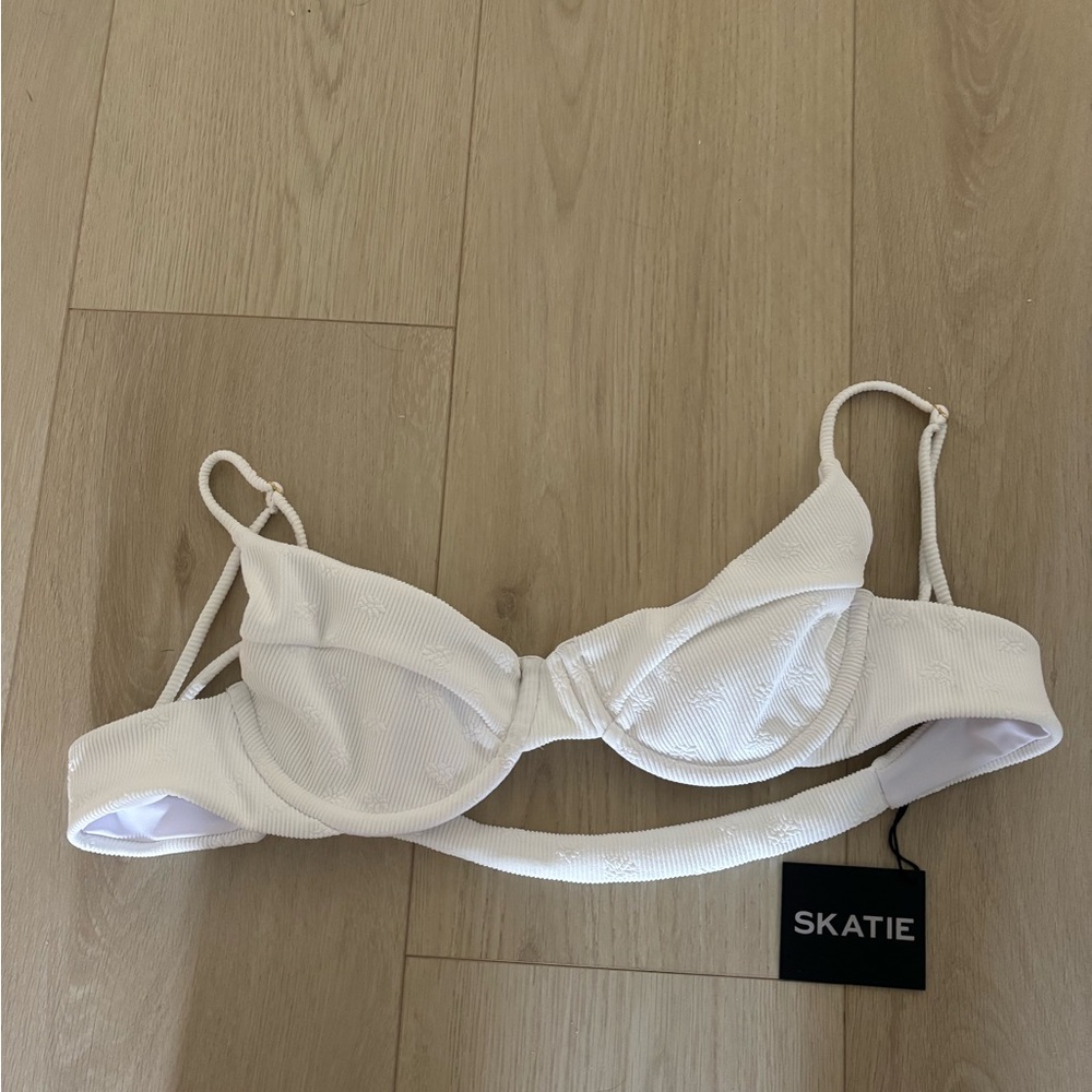 NWT Skatie Honeymoon Bikini Top - Medium
